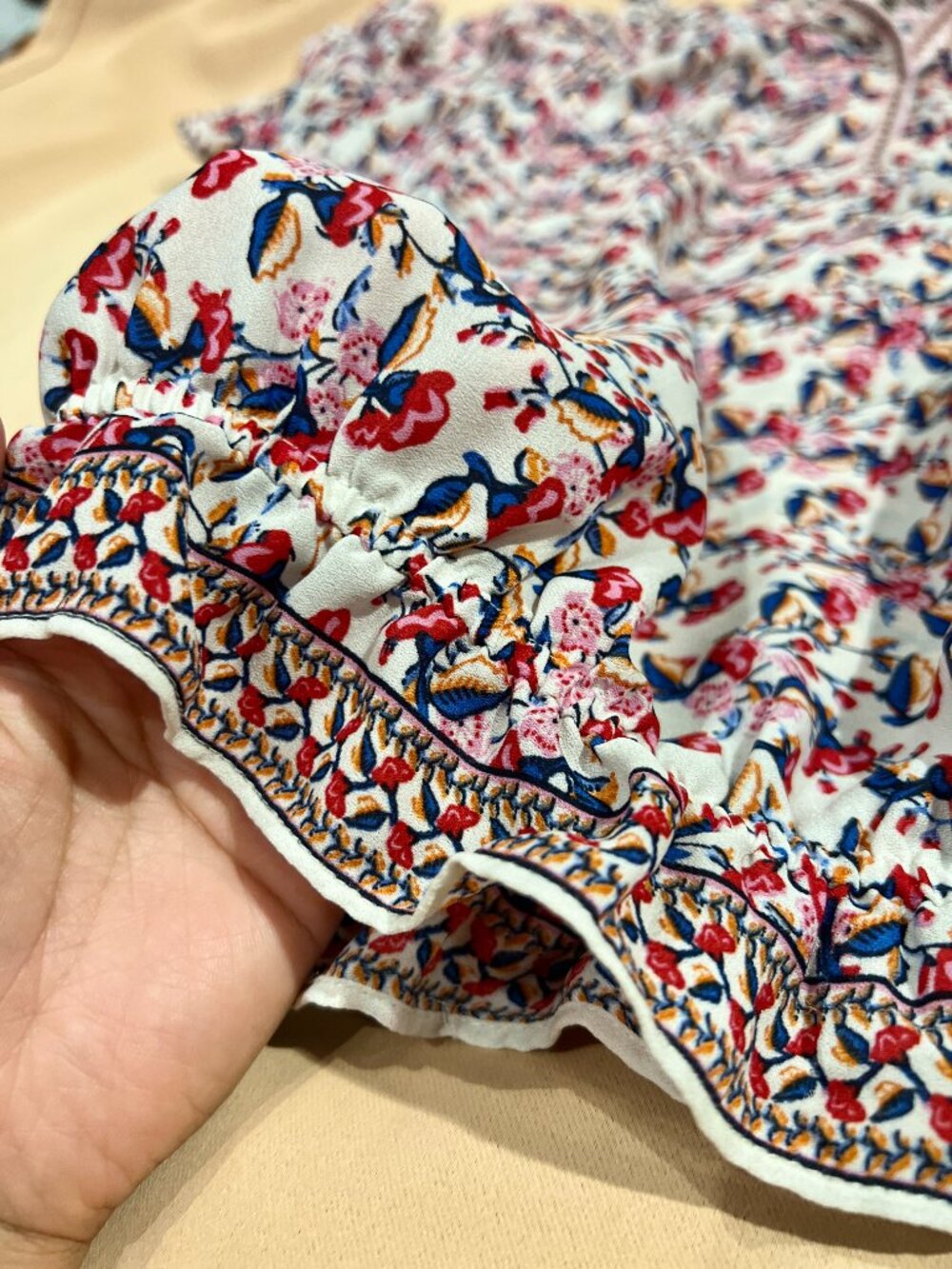 Max Studio Blue Floral Flutter Sleeve Smocked Hem Blouse M Ruffle Split Neck Top - Picture 8 of 10